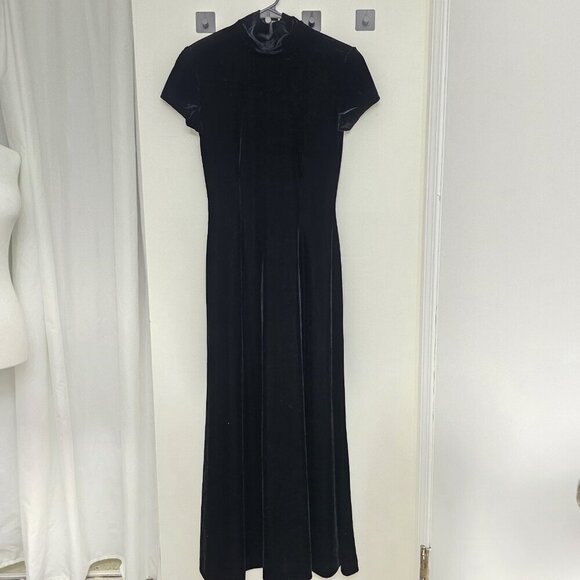 Ellen Tracy Dresses & Skirts - Linda Allard Ellen Tracy Women's Black Velvet Dress Size 4